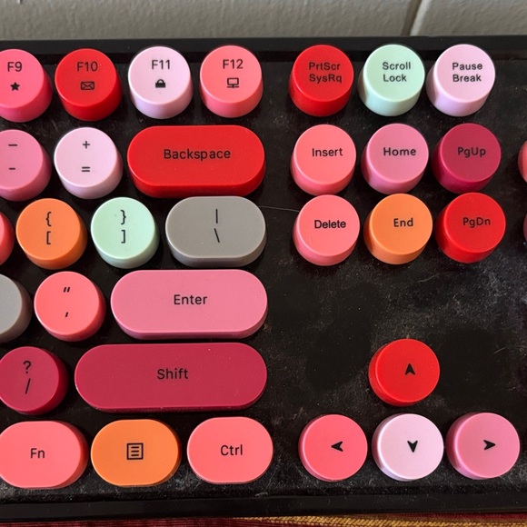 Colorful Retro Keyboard - Picture 4 of 7